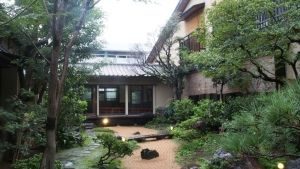 源泉掛け流しのスーパー銭湯が都内にある？